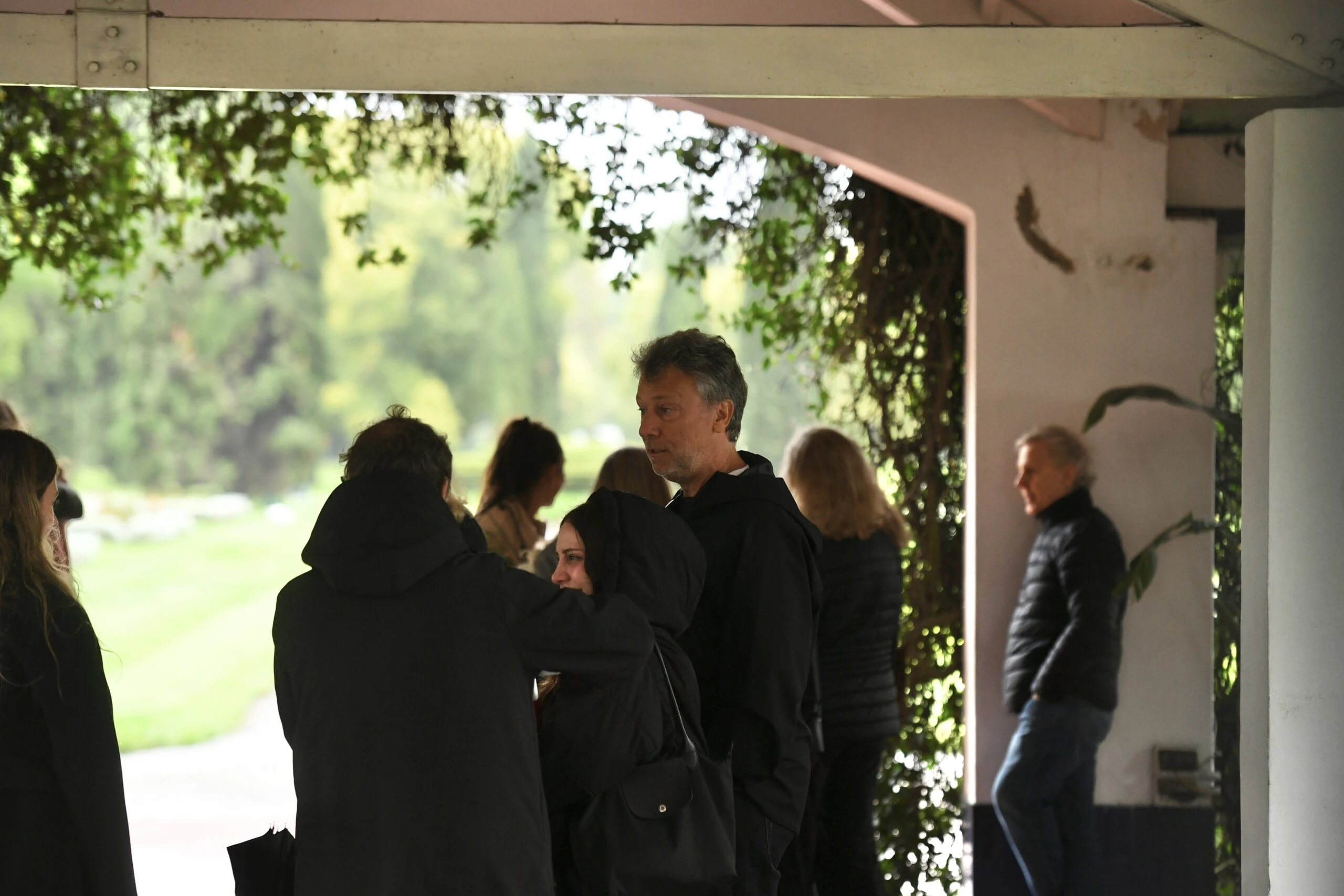 Así fue la despedida a Alejandro Farrell: familiares, amigos y figuras del espectáculo le dieron el último adiós