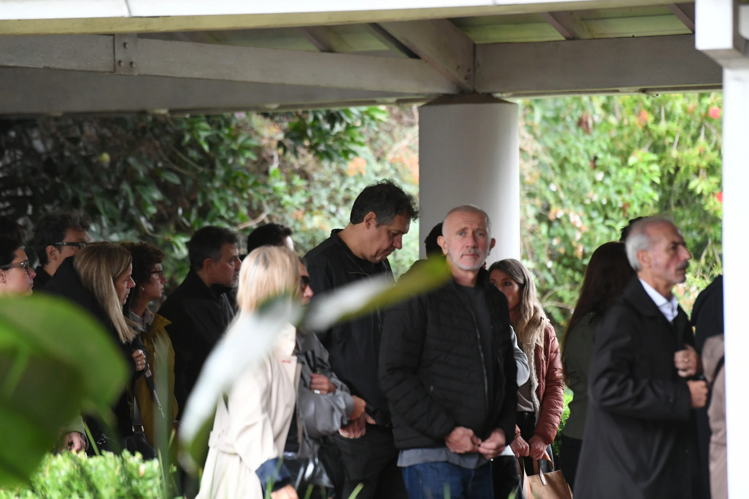 Así fue la despedida a Alejandro Farrell: familiares, amigos y figuras del espectáculo le dieron el último adiós