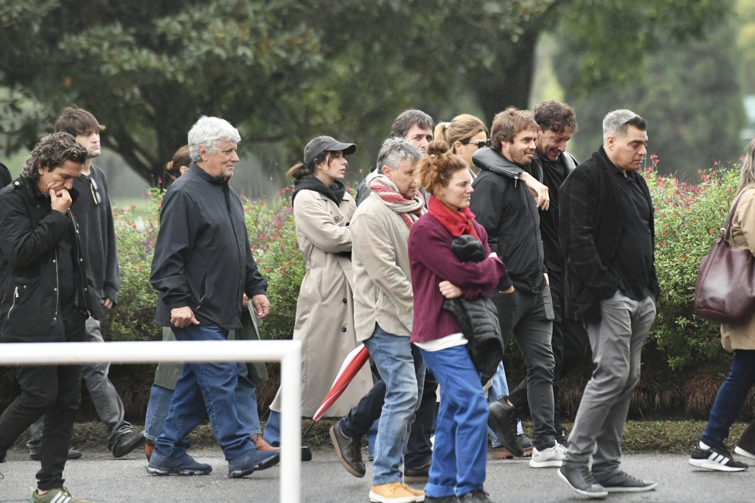 Así fue la despedida a Alejandro Farrell: familiares, amigos y figuras del espectáculo le dieron el último adiós