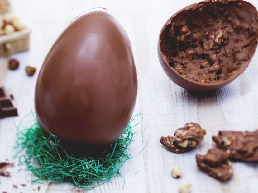 Huevo de Pascua relleno de avellanas: la receta casera y económica que todos quieren probar