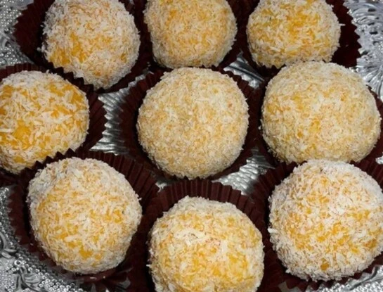Trufas de mandarina, coco y zanahoria