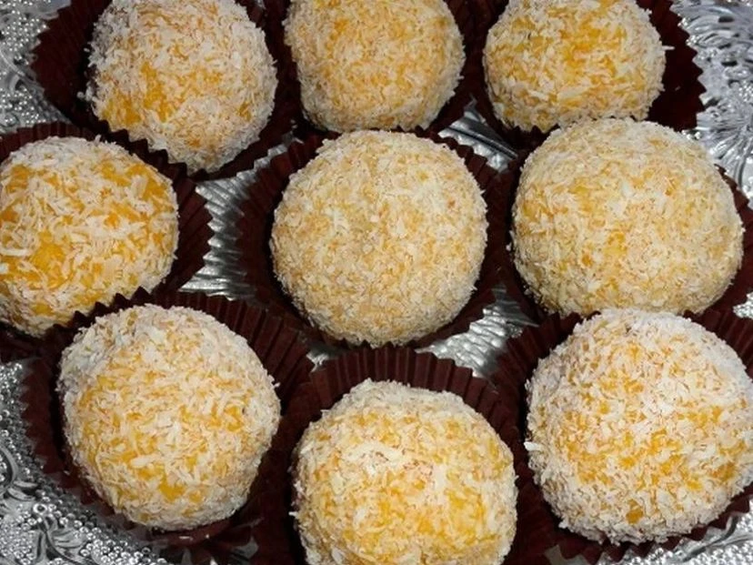 Trufas de mandarina, coco y zanahoria