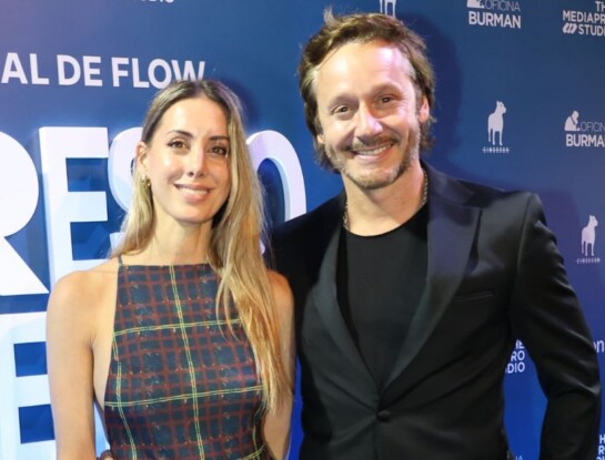 Los looks de Benjamín Vicuña y Anita Espasandín en el estreno de "El resto bien"