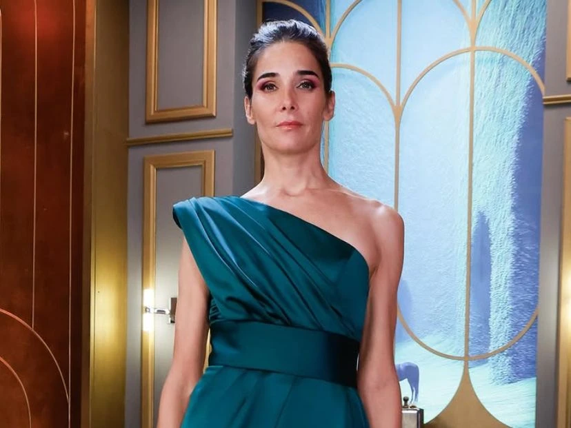 En esta oportunidad, Juana lució un vestido en crepé en color verde esmeralda, con un solo hombro y un tajo lateral. Se trató de un diseño de Gabriel Lage que fue complementado con unas sandalias negras con detalles de brillos. El peinado estuvo a cargo de Juan Fojo que le realizó un recogido para dar mayor protagonismo al vestido. Mientras que el maquillaje estuvo realizado por Cris Sepúlveda con productos de Juliaque. "Miren qué colores, color vino, verde botella. Divino", describió Viale durante la presentación.