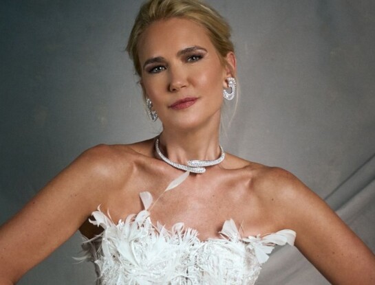 Valeria Mazza impactó en los Martín Fierro de la Moda con un vestido escultórico de plumas