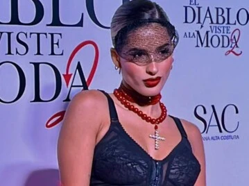 El look de Juli Poggio en la avant premiere de El Diablo Viste a la Moda 2