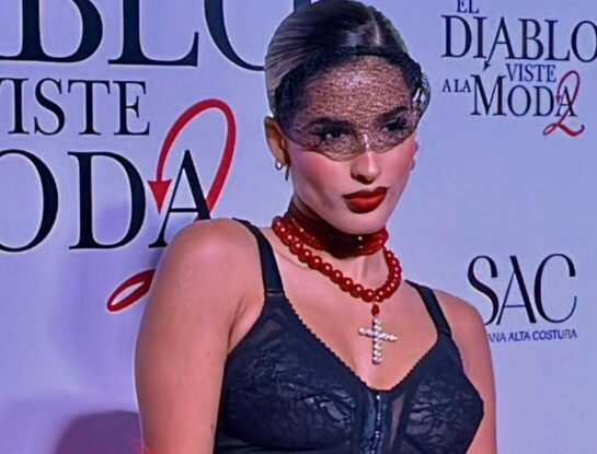 El osado look de Juli Poggio en la avant premiere de El Diablo Viste a la Moda 2