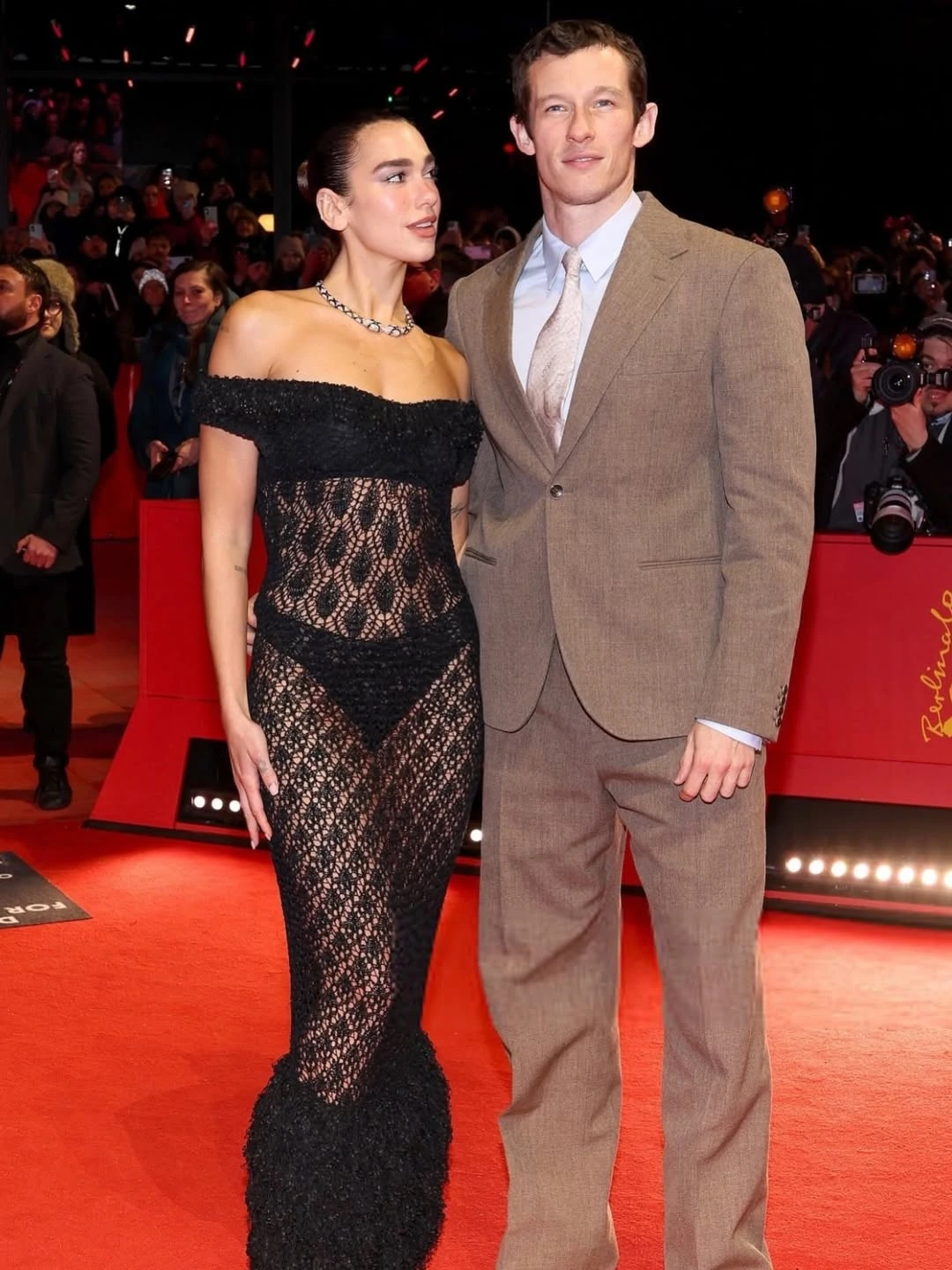 Dua Lipa y Callum Turner. Fotos: IG. 