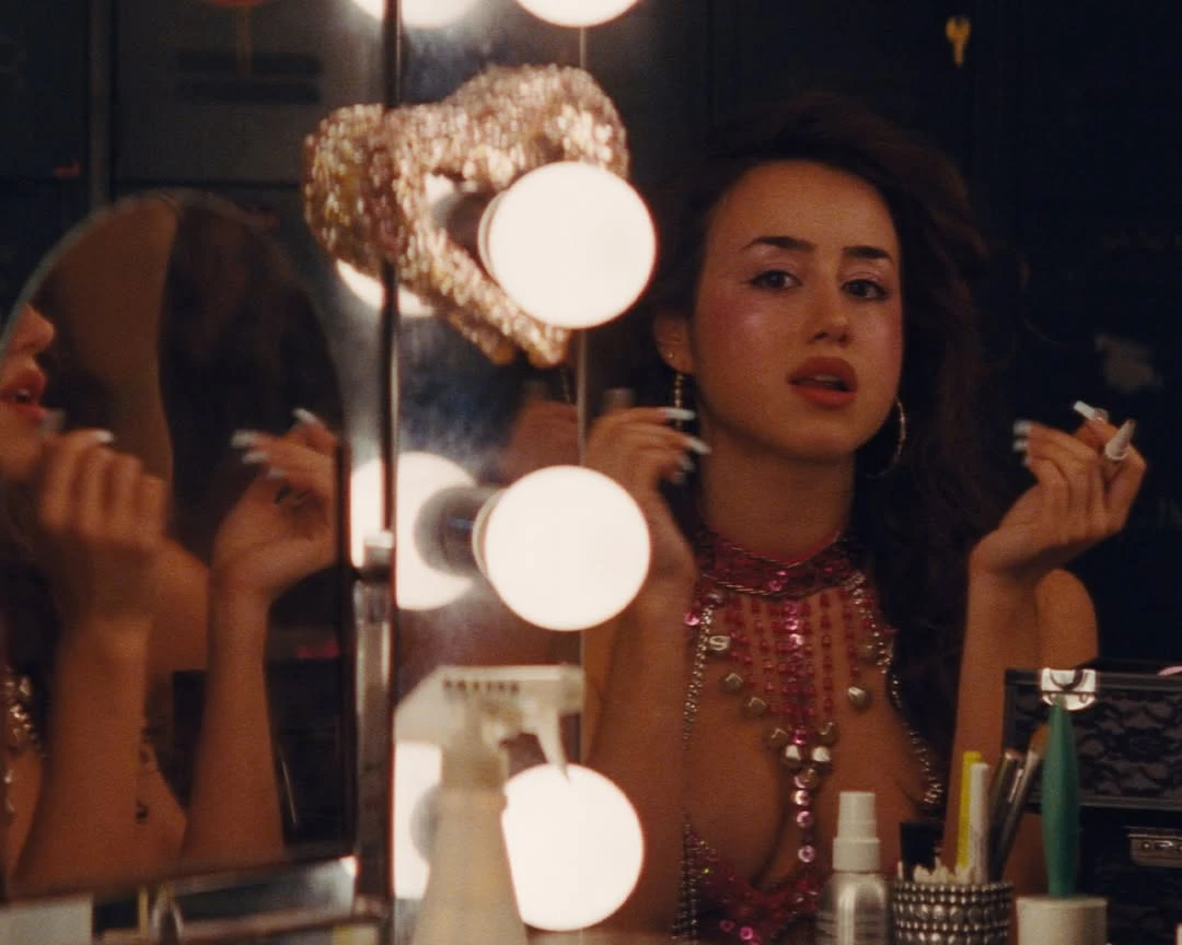 Priscina es Ángel, una de las bailarinas del club de striptease. Fotos:IG. 