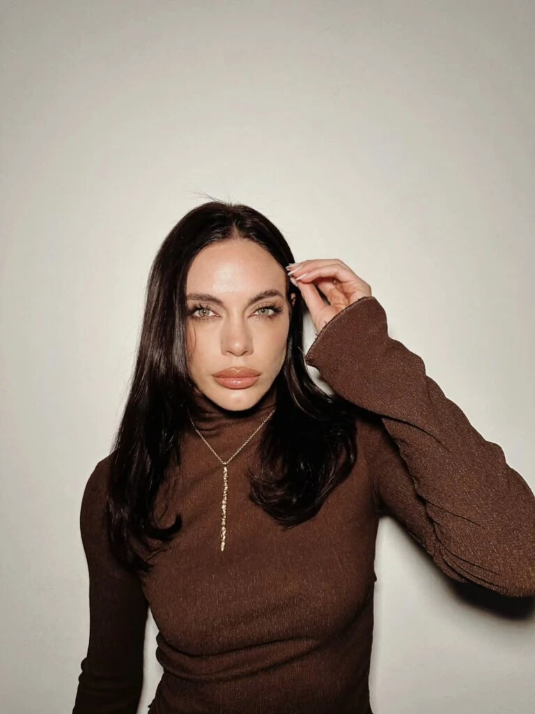 El look de Emilia Attias. Foto: IG