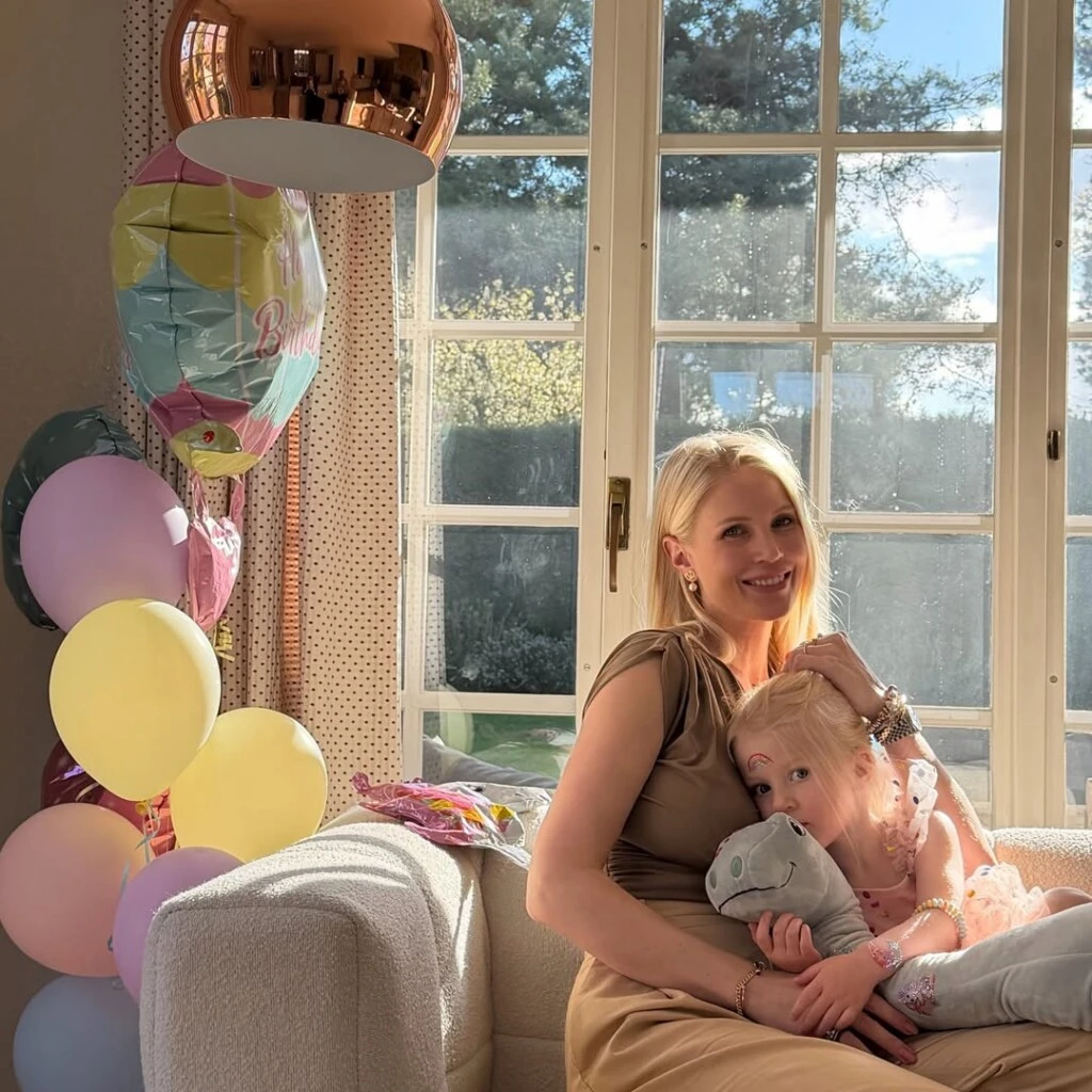 Además de la cumpleañera, también participaron del festejo Daniela Christiansson, parientes cercanos y los amiguitos de Elle, en un clima cálido y relajado. 