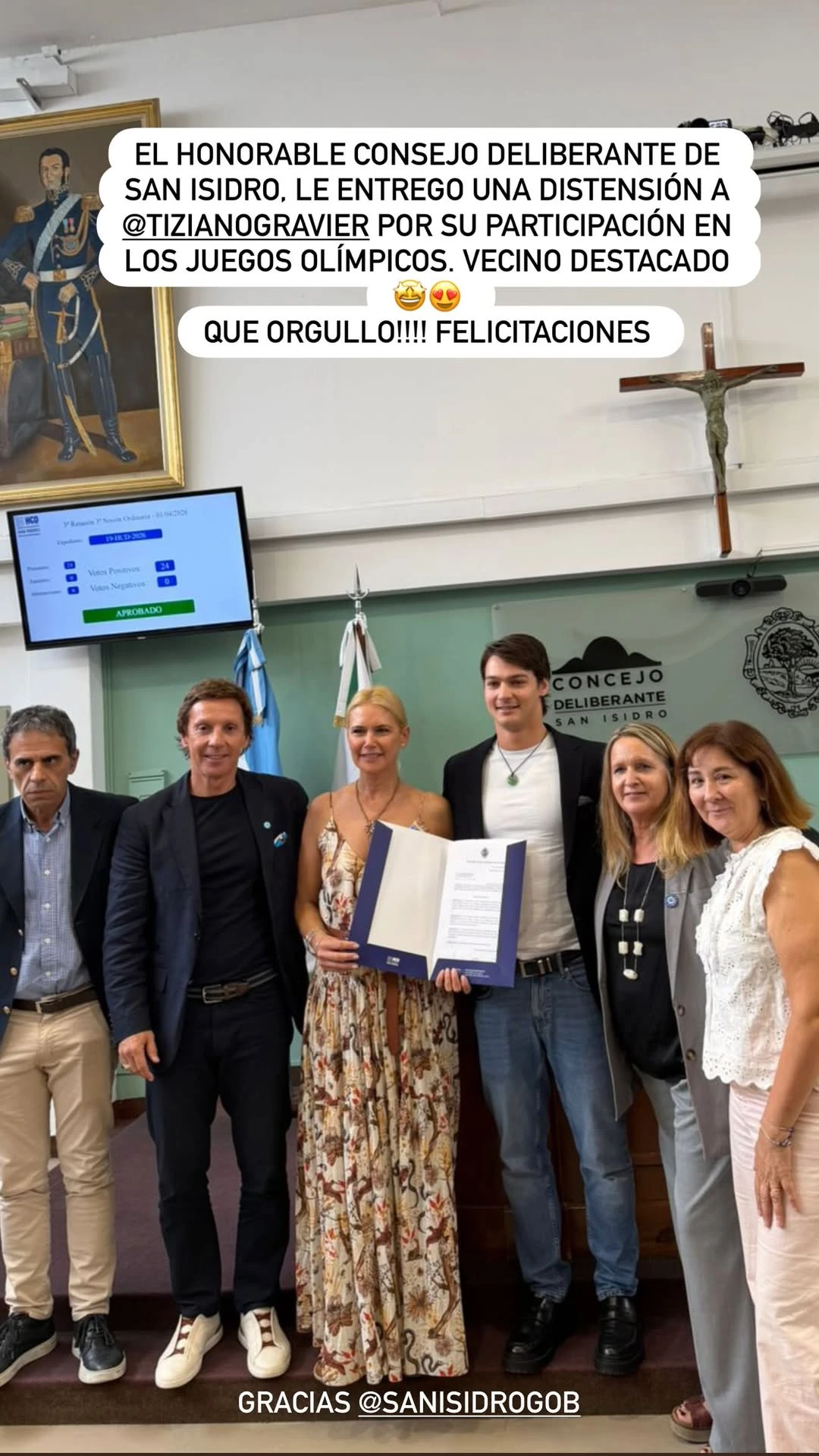 Valeria Mazza y Alejandro Gravier junto a Tiziano. Fotos: IG. 