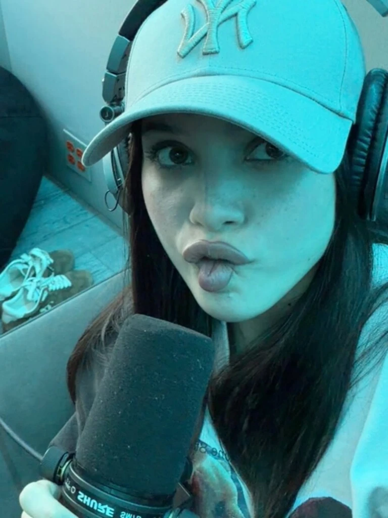 Emilia regresó a estudios de grabación.