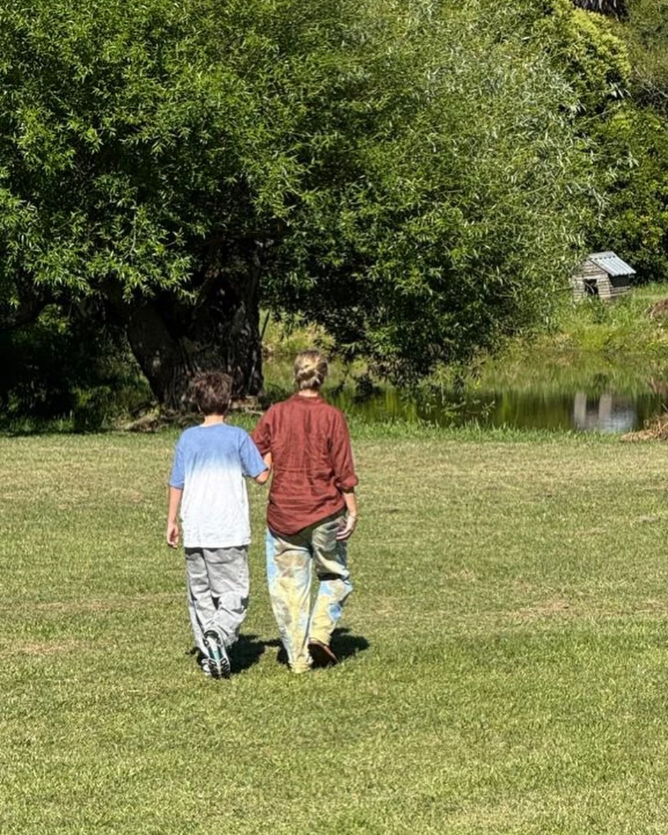 Carla Peterson junto a su hijo Gaspar. Foto: IG. 