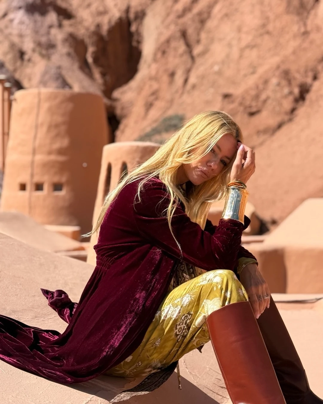 Guía de estilo: cómo combinar el color berenjena que se posiciona como el color de la temporada