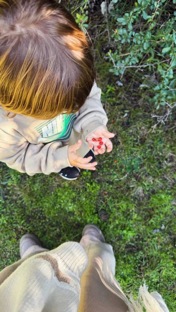 Las imágenes reflejaron escenas espontáneas y llenas de ternura, donde el contacto con la naturaleza fue protagonista.
