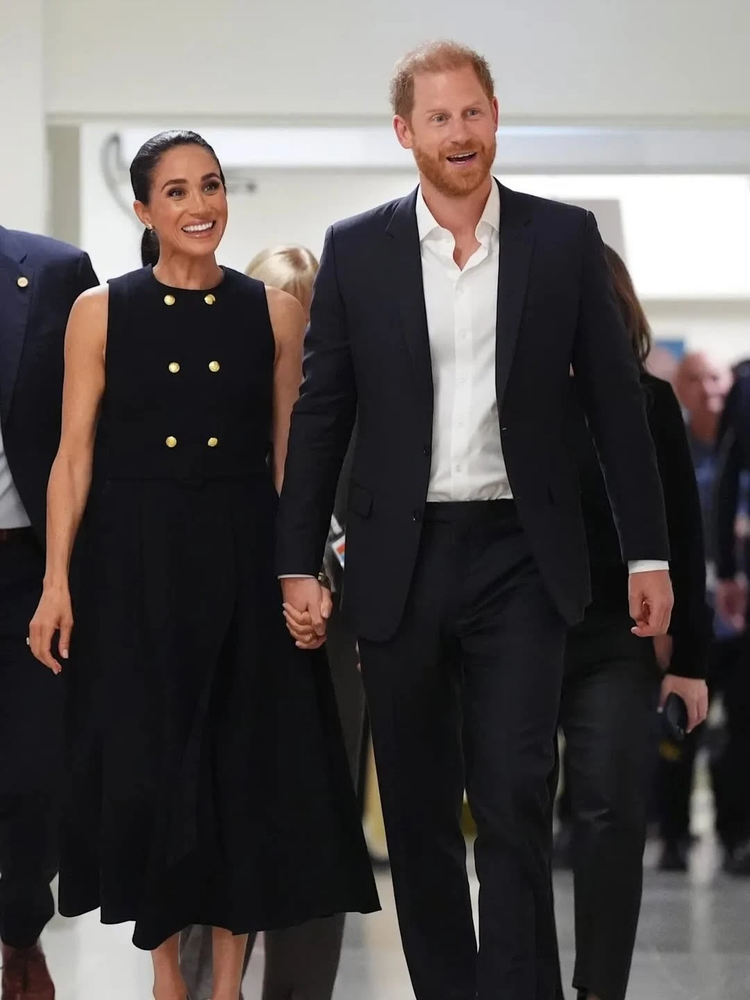 El guiño de Meghan Markle a Lady Di en Australia: los detalles de un look lady impecable