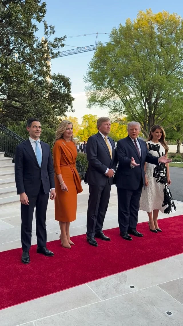 Máxima y Melania Trump: encuentro de estilo en la Casa Blanca entre el naranja icónico y el blanco y negro arty