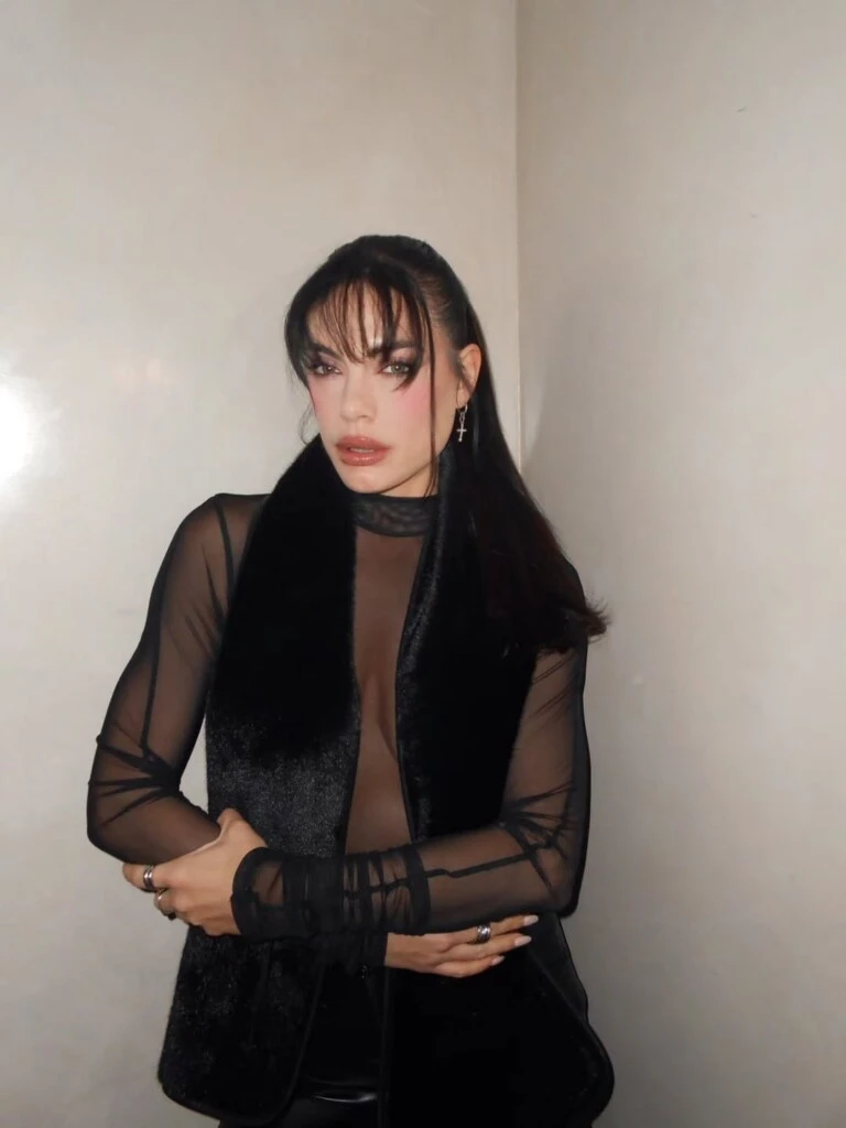 El look de Emilia Attias. Foto: IG