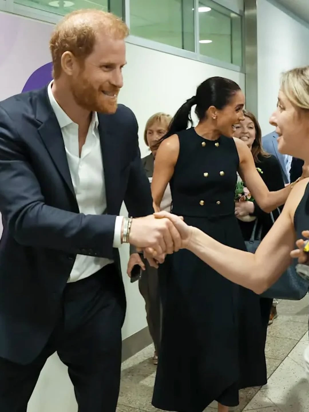 El guiño de Meghan Markle a Lady Di en Australia: los detalles de un look lady impecable