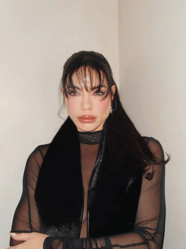 El look de Emilia Attias. Foto: IG