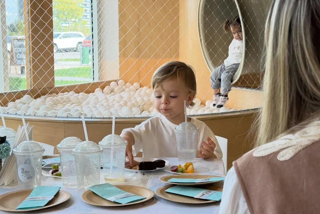 El cumple contó con un pelotero y una ludoteca. Fotos: IG. 