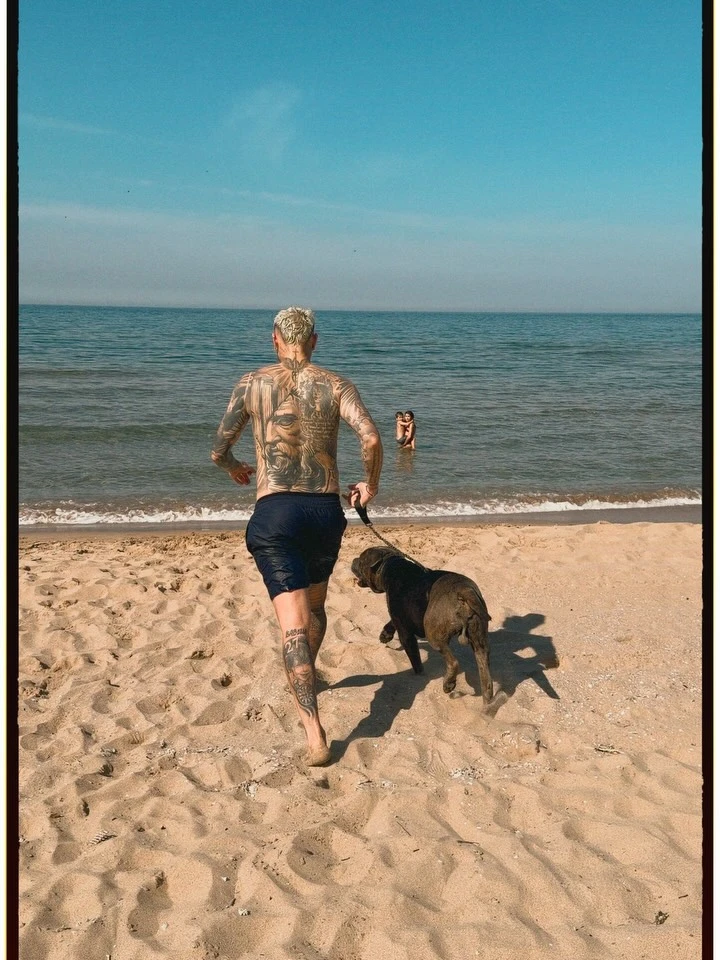 El futbolista compartió un video donde aparecen los hijos de la China. Fotos: IG. 