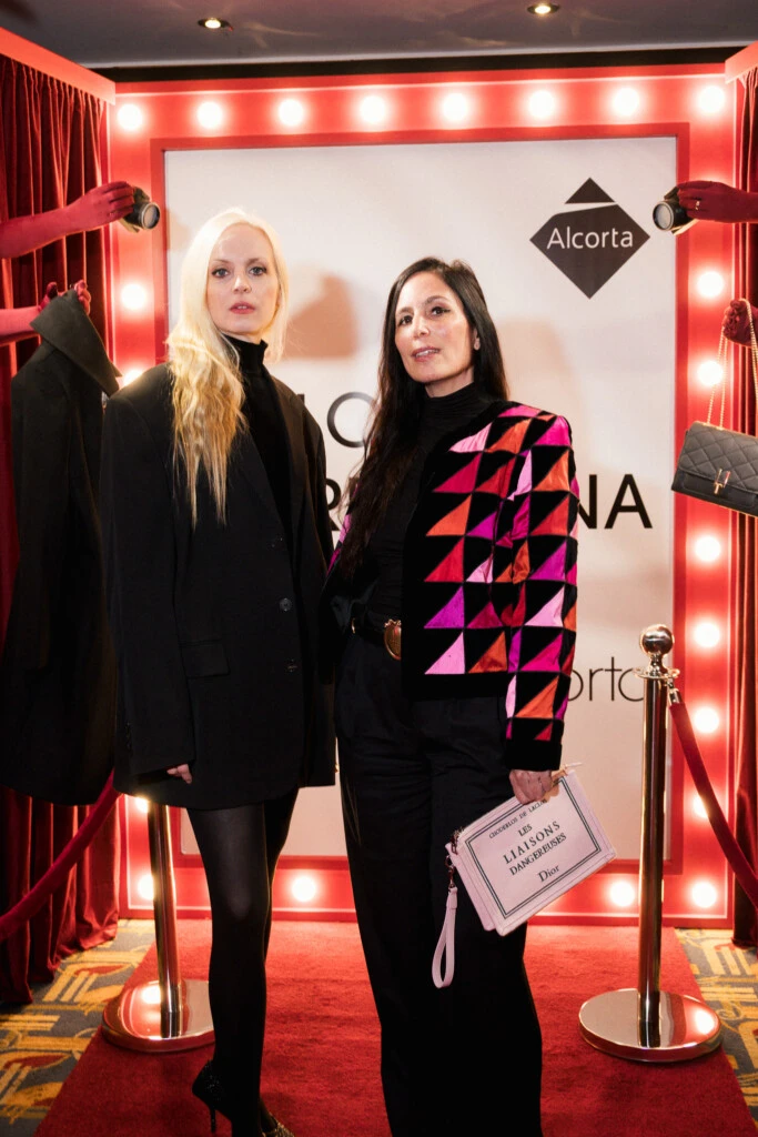 Sofia Achaval y Lucila Sperber en Alcorta Shopping por el preestreno de El Diablo Viste a la Moda 2