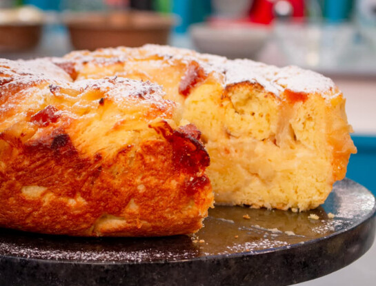 Torta de manzana y almendras con masa tipo brioche: receta casera suave y perfumada
