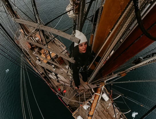 En velero a la Antártida: la travesía extrema que cada vez más mujeres se animan a vivir