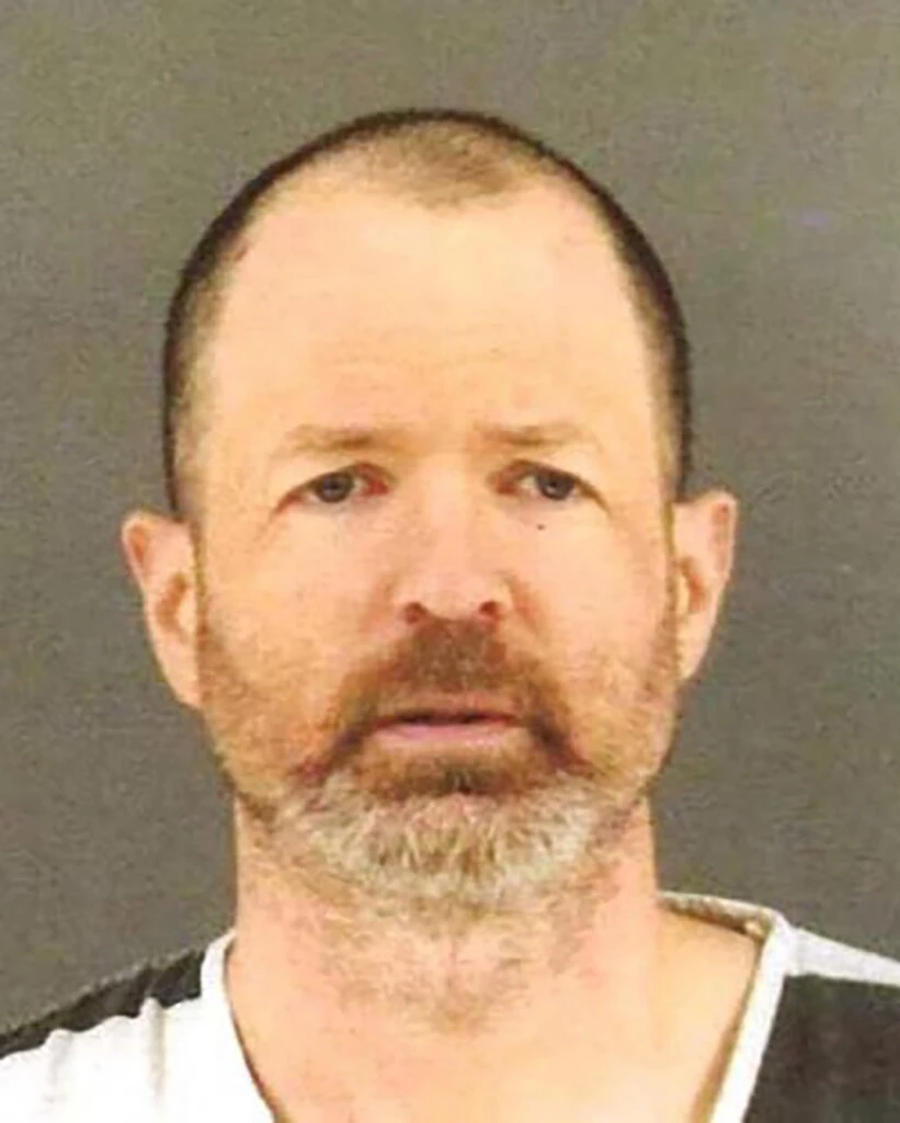 Una familia, seis hijos y un secreto en el sótano: el caso real que vuelve a impactar