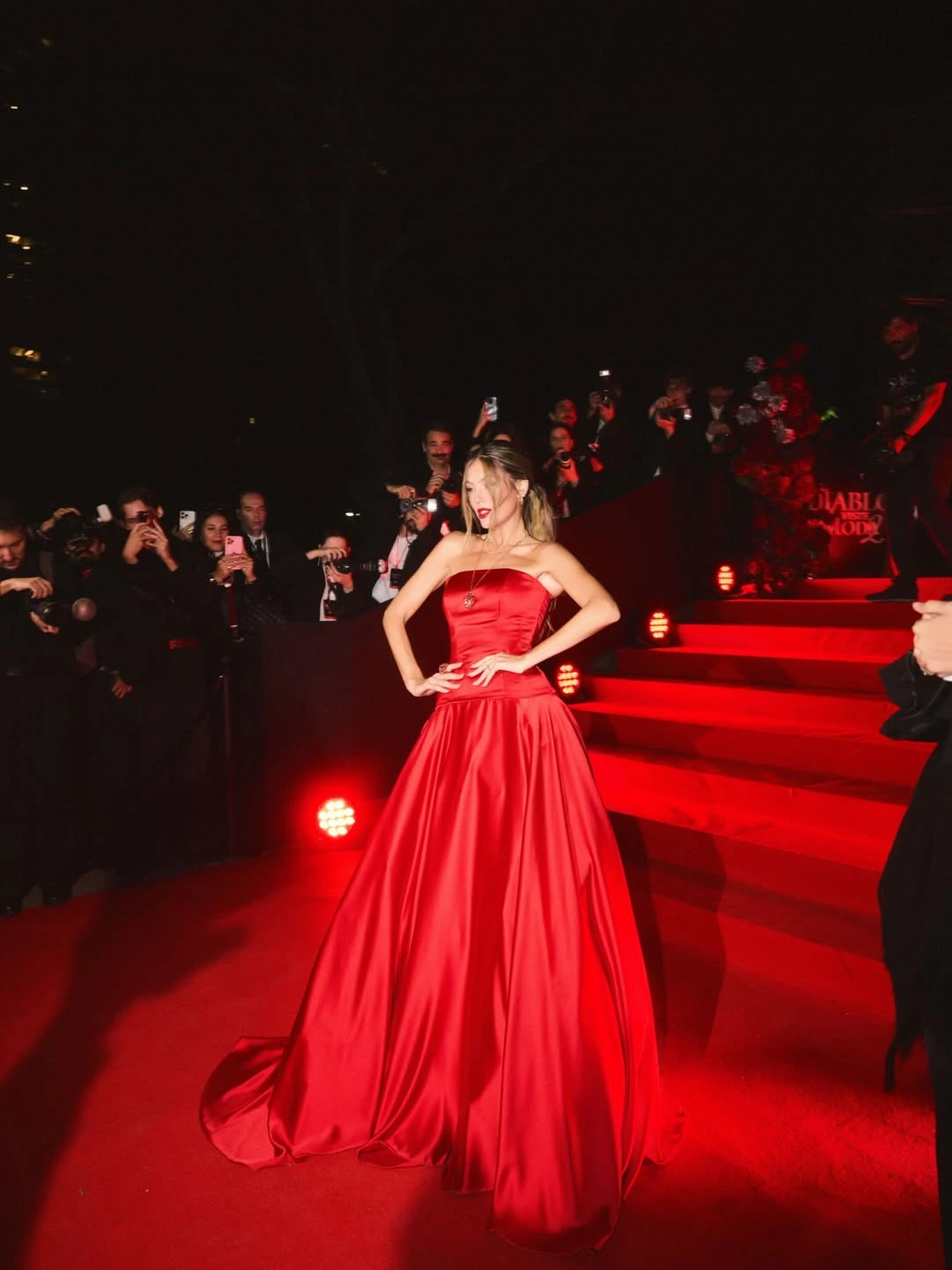 El glamoroso look de Stephanie Demner en la premiere de "El Diablo se viste a la moda 2".