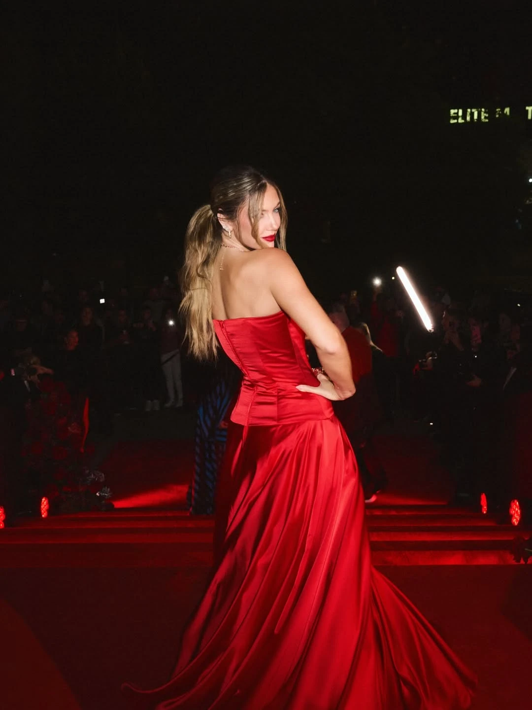 El glamoroso look de Stephanie Demner en la premiere de "El Diablo se viste a la moda 2".