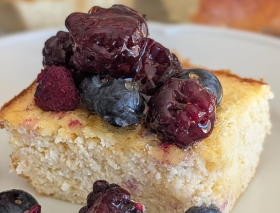 Torta proteica de ricota y limón: la receta ideal para una merienda equilibrada y llena de sabor