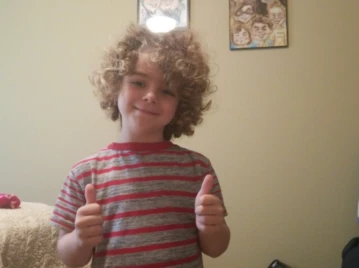 Un mensaje equivocado y un milagro de 50 mil dólares: la historia del nene que venció a la leucemia gracias a un error de chat