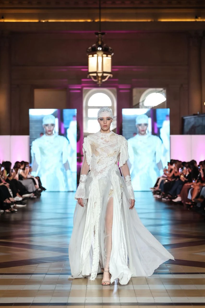 Julia Cassieri presentó CLARÉ.