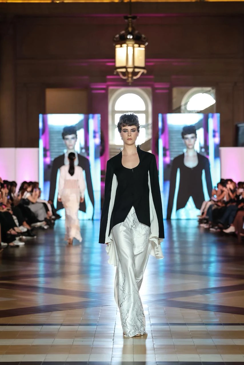 Julia Cassieri presentó CLARÉ.