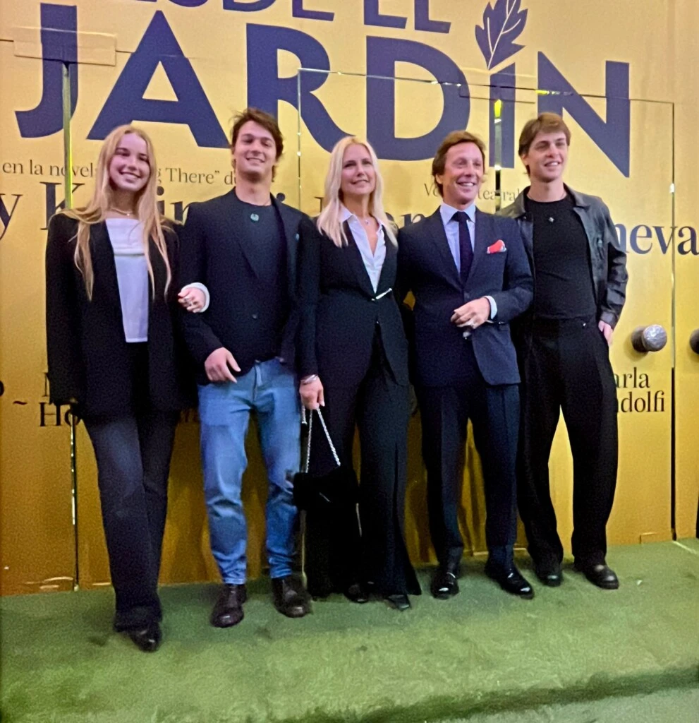 Valeria Mazza junto a Alejandro Gravier y sus hijos. 