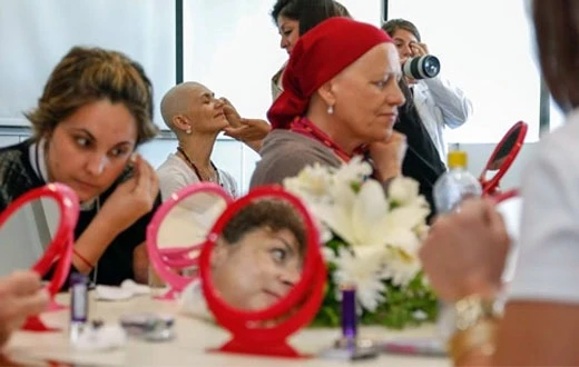 Luzca bien, siéntase mejor: el programa que transforma el bienestar de mujeres en tratamiento oncológico