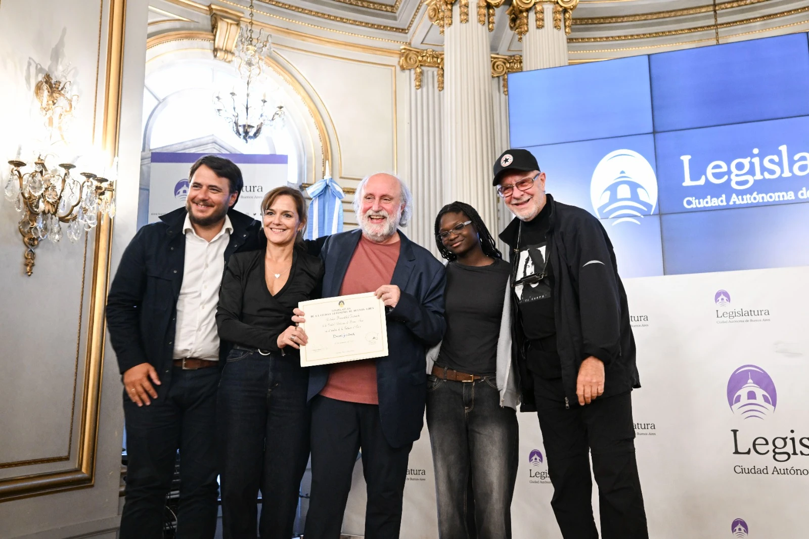 Daniel Grinbank  muy emocionado junto  su mujer Andrea Pietra y su hija Ari.