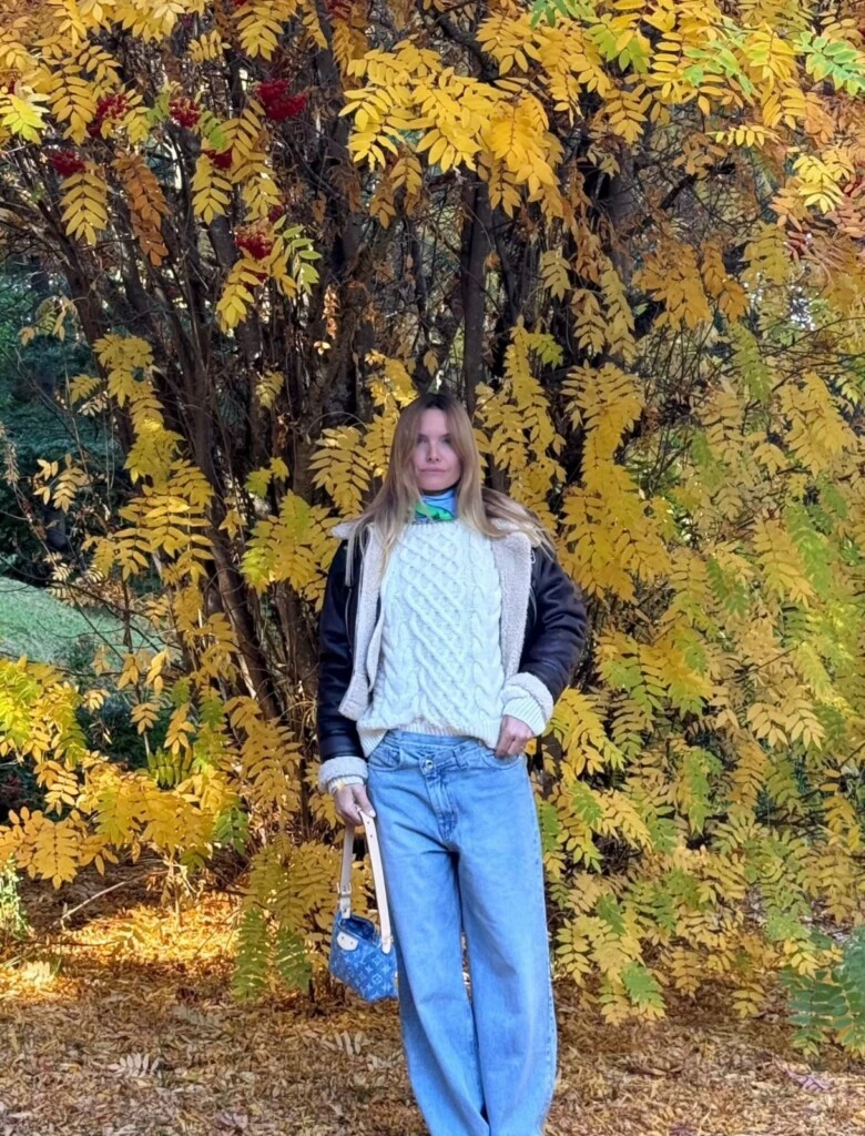  Sofía Zámolo apostó por outfits abrigados que combinaron comodidad y tendencia, adaptándose al clima fresco de la Patagonia.