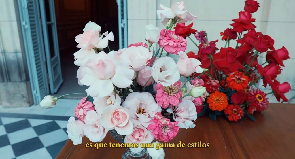 Con la asesoría de una decoradora, evaluaron distintas opciones que iban desde propuestas monocromáticas en blanco, rojo o rosa, hasta combinaciones más vibrantes o en tonos pastel.