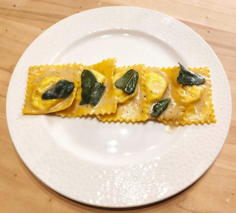 Pasta casera: la receta de los ravioles de ricota y limón