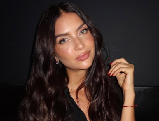 Zaira Nara muestra cómo llevar la maxifalda blanca en otoño (y hacerla de noche)