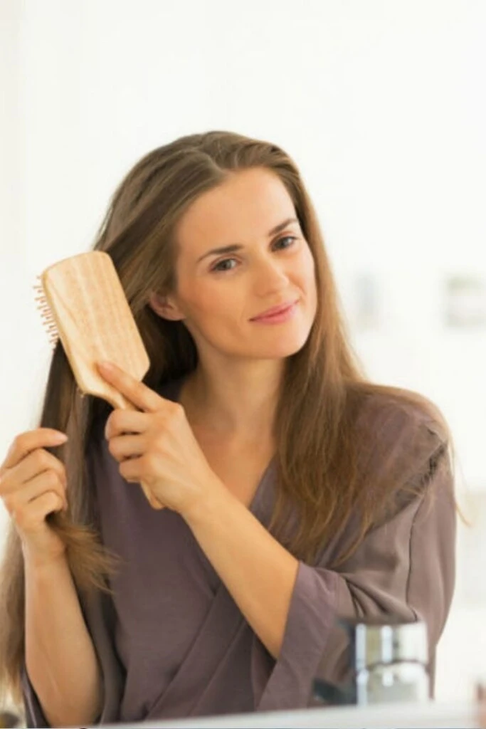 El agua caliente puede arruinar tu pelo.