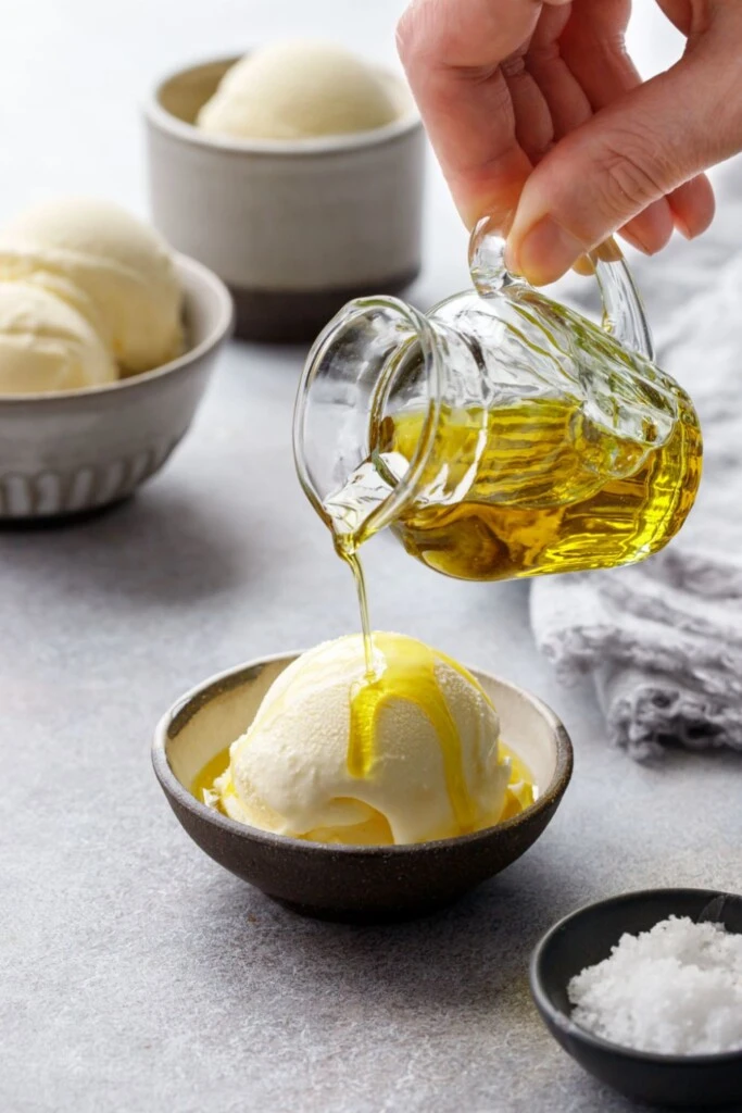 Helado de yogur con aceite de oliva y sal: receta fácil, cremosa y gourmet

