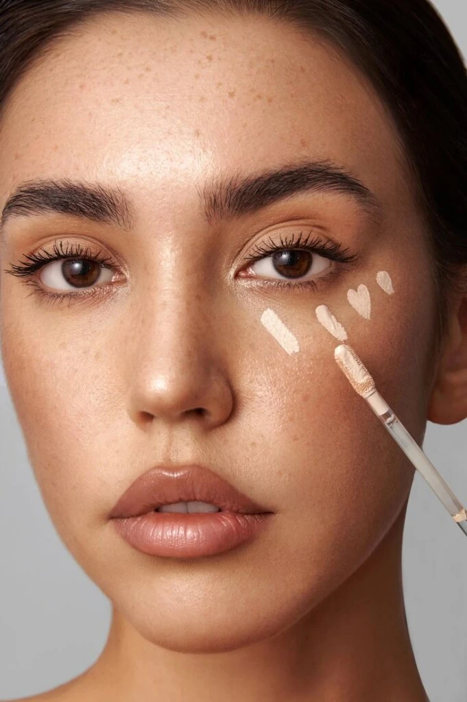 Los errores de maquillaje que marcan más las ojeras (y cómo evitarlos)

