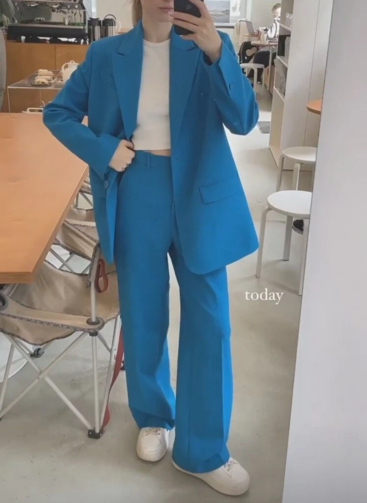 El color cerúleo regresó gracias al estreno de "El diablo viste a la moda 2".