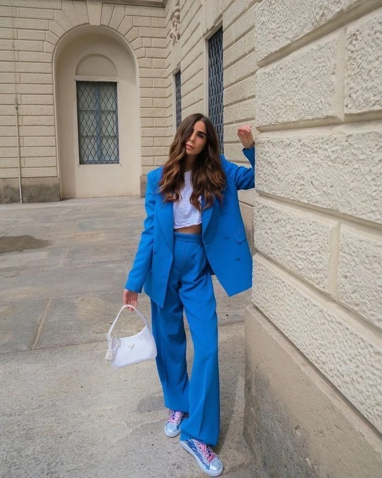 Así se luce el color cerúleo hoy.