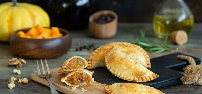 Empanadas de calabaza asada, queso azul y nuez: una receta gourmet para salir de lo clásico

